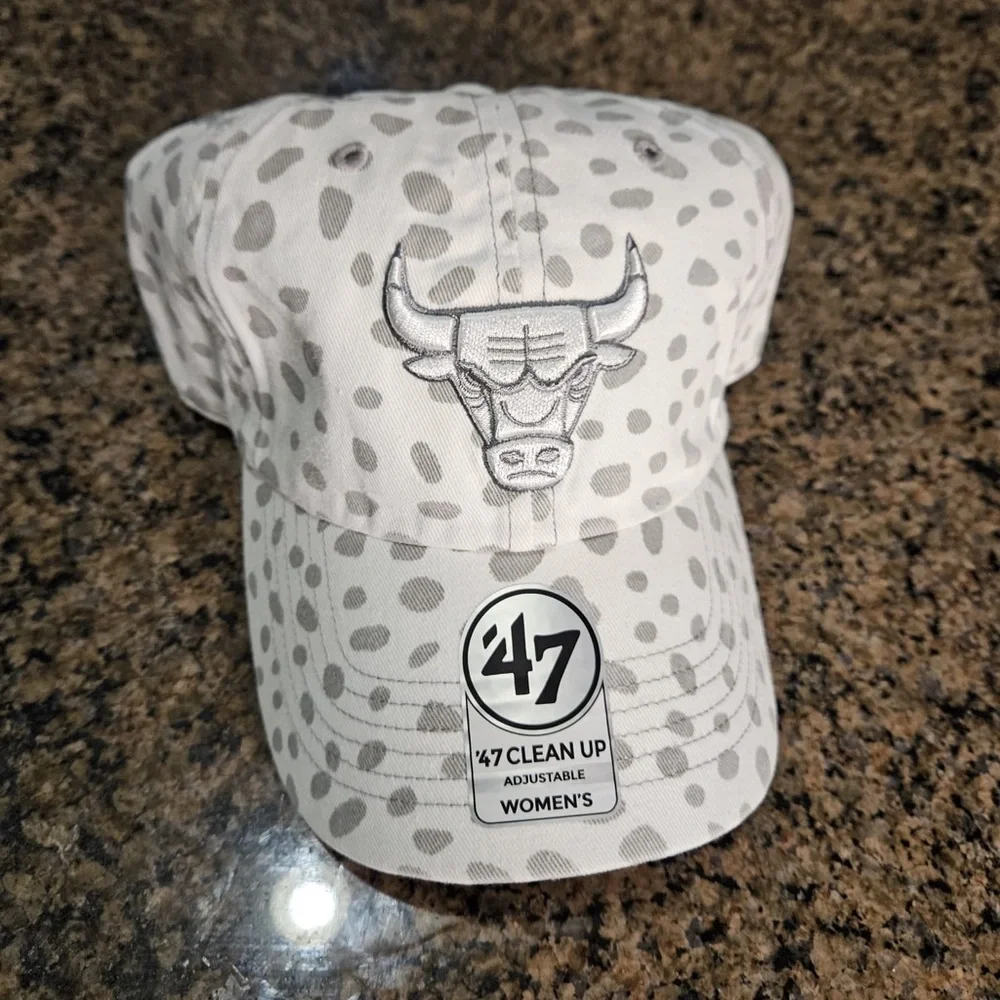 47 Brand Women's Adjustable Cap - Grey Chicago bulls